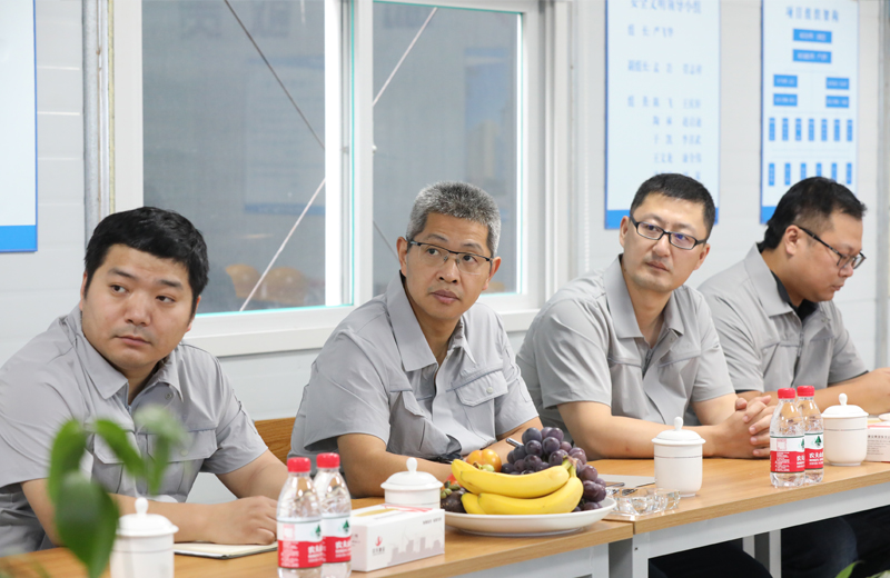 2019年8月12-13日，中天建設(shè)集團(tuán)總裁吳海濤帶領(lǐng)集團(tuán)財(cái)務(wù)風(fēng)控部副總經(jīng)理陳劍、市場企管部總經(jīng)理助理李紅燕等一行來到沈陽檢查走訪中天東北公司，并對(duì)直營項(xiàng)目管理進(jìn)行巡查。