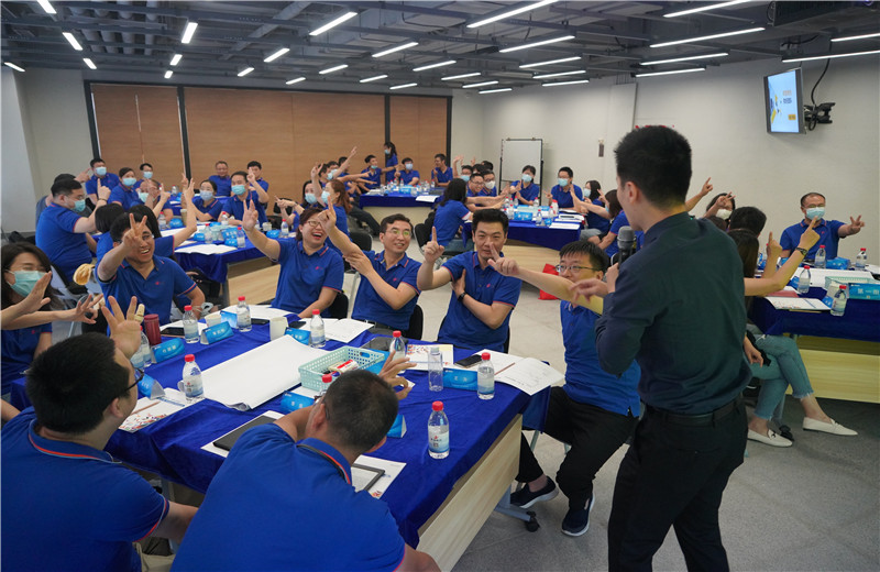 2021年8月7日，中怡設(shè)計召開“轉(zhuǎn)變角色，帶好團隊”2021年夏季主管骨干管理培訓(xùn)。