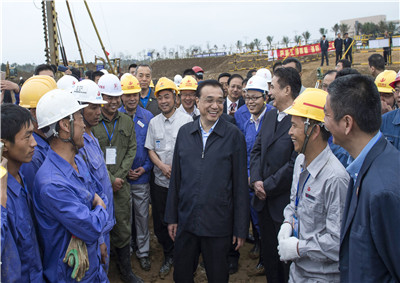 2015年，國務(wù)院總理李克強(qiáng)視察位于海南的中天建設(shè)集團(tuán)第七建設(shè)公司項(xiàng)目部