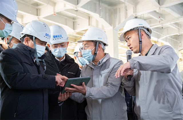 中國民航局黨組書記、局長馮正霖一行到中天鄂州花湖機(jī)場轉(zhuǎn)運(yùn)中心主樓項(xiàng)目參觀考察