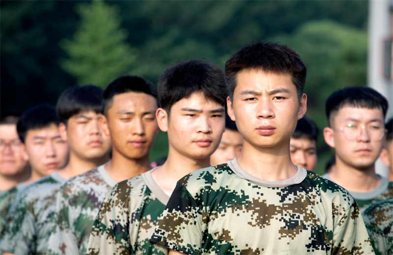2021年7月6日，中天北京集團百名應(yīng)屆大學(xué)生褪下便服換上軍裝，在訓(xùn)練場上接受為期2天的軍訓(xùn)，享受入職前的第一份美好記憶。