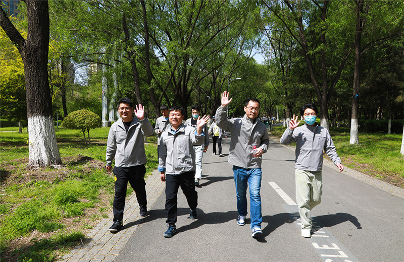 2023年5月6日，東北公司于沈陽(yáng)奧林匹克生態(tài)公園開展“沐春健步走，轉(zhuǎn)型再出發(fā)” 徒步行活動(dòng)。