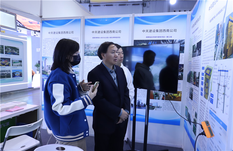 2023年11月16日至18日第三屆川渝住房城鄉(xiāng)建設(shè)博覽會在成都召開，西南公司攜集團(tuán)SWP自主研發(fā)鋼平臺提升技術(shù)、鋼結(jié)構(gòu)棧道全過程關(guān)鍵建造技術(shù)參加會議。