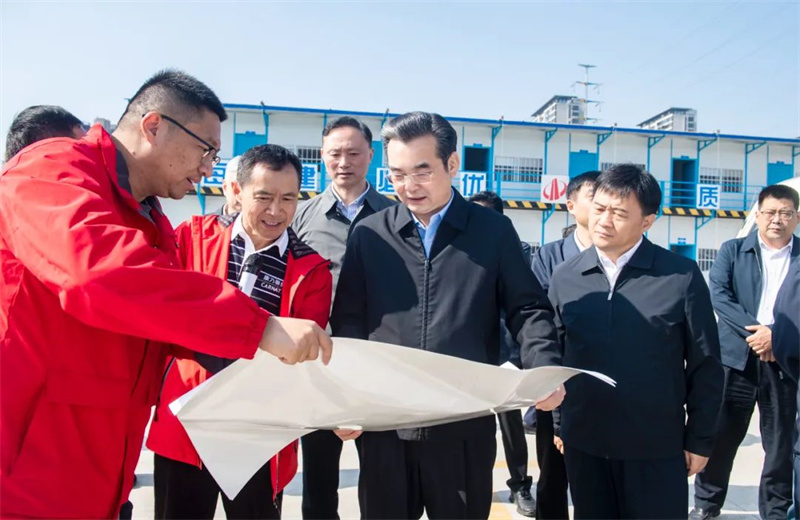 2024年10月30日，淮安市委書記史志軍帶隊(duì)視察了中天江蘇公司承建的“江蘇康乃馨高端織造和智能裝備制造一期項(xiàng)目”項(xiàng)目建設(shè)情況。