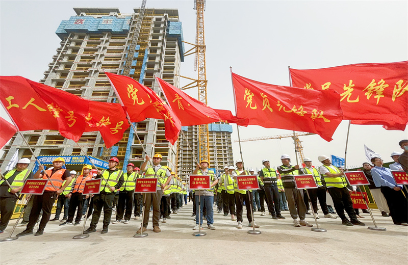 2025年4月17日，濟(jì)南市歷城區(qū)2025年重點(diǎn)工程勞動(dòng)競賽暨“三查三防”安全生產(chǎn)競賽啟動(dòng)儀式在天津公司唐冶B02地塊錦唐國風(fēng)項(xiàng)目順利舉行。