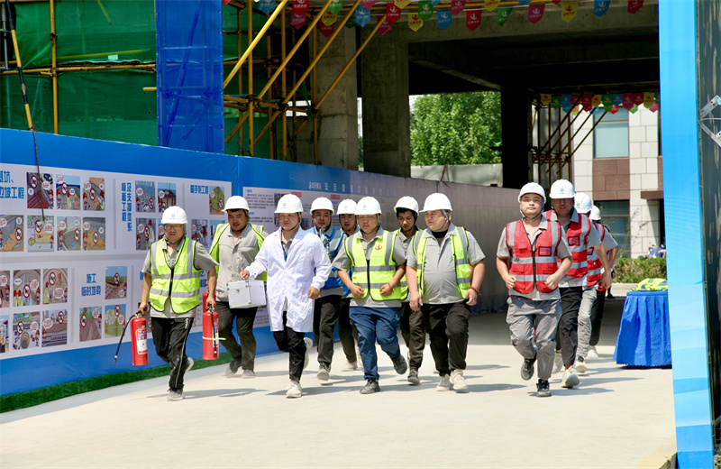 2025年6月24日，中海企業(yè)集團山東公司“人人講安全，個個會應急——查找身邊安全隱患”2025年“安全生產月”主題活動在天津公司濟南中海天空之鏡項目成功舉辦。
