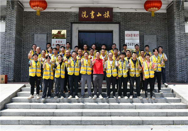 3項目團(tuán)隊照（你有美顏過的.jpg